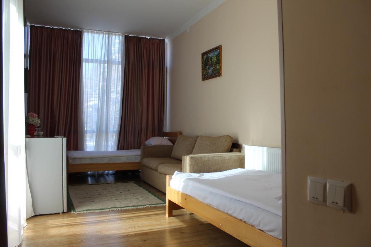 Guest House Borjomi Exteriör bild
